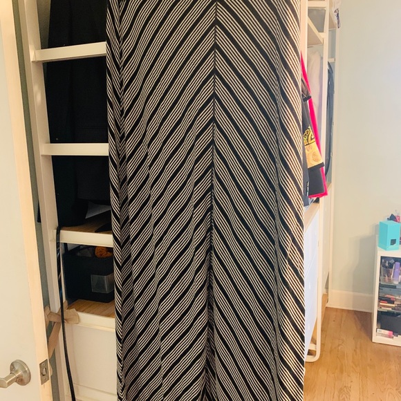 Black and white maxi skirt - Picture 2 of 3